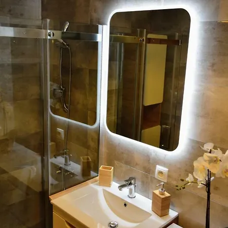 Anders Z Miejscem W Garazu I Rowerami